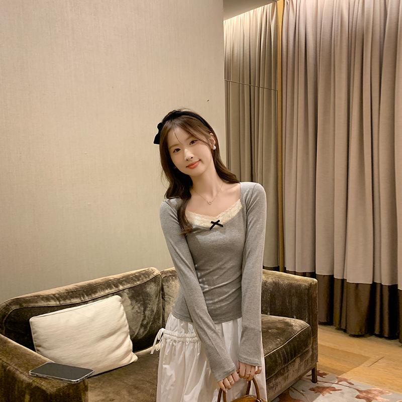 Lace Spliced Brushed Warm Long-Sleeve Women's T-Shirt, Slim Fit, Perfect for Autumn/Winter Layering or Solo Wear.