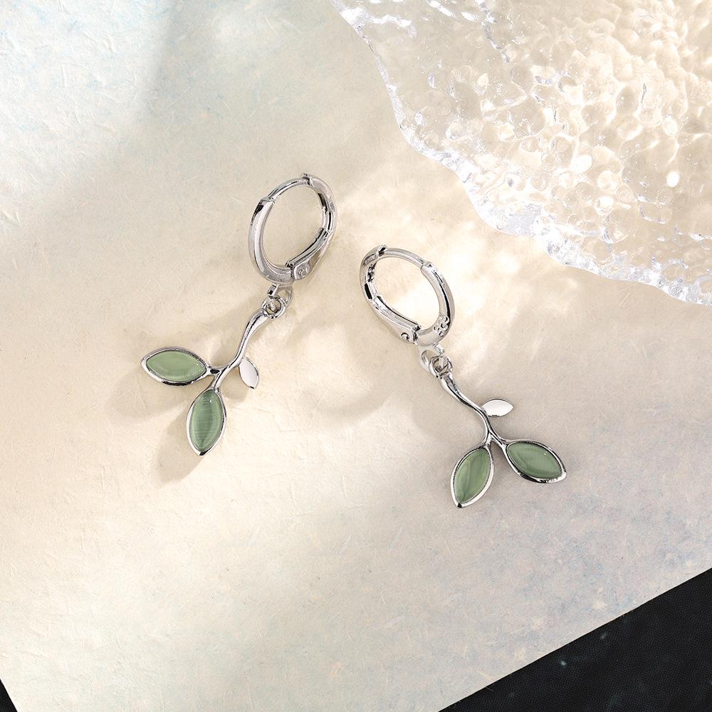 Korean Style Fresh Green Cat's Eye Leaf Earrings - Artistic Cute Bud Sprout Design