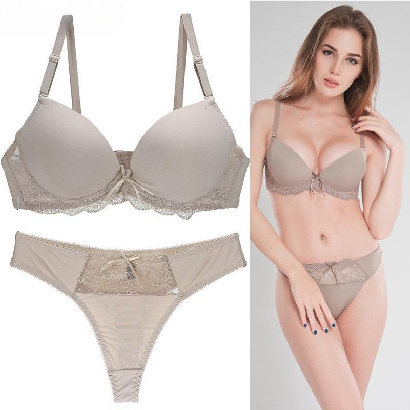 Sexy Lace Push-up Bra and Thong Set Plus-size Anti-sagging Lingerie with Skin-friendly Comfortable Panties