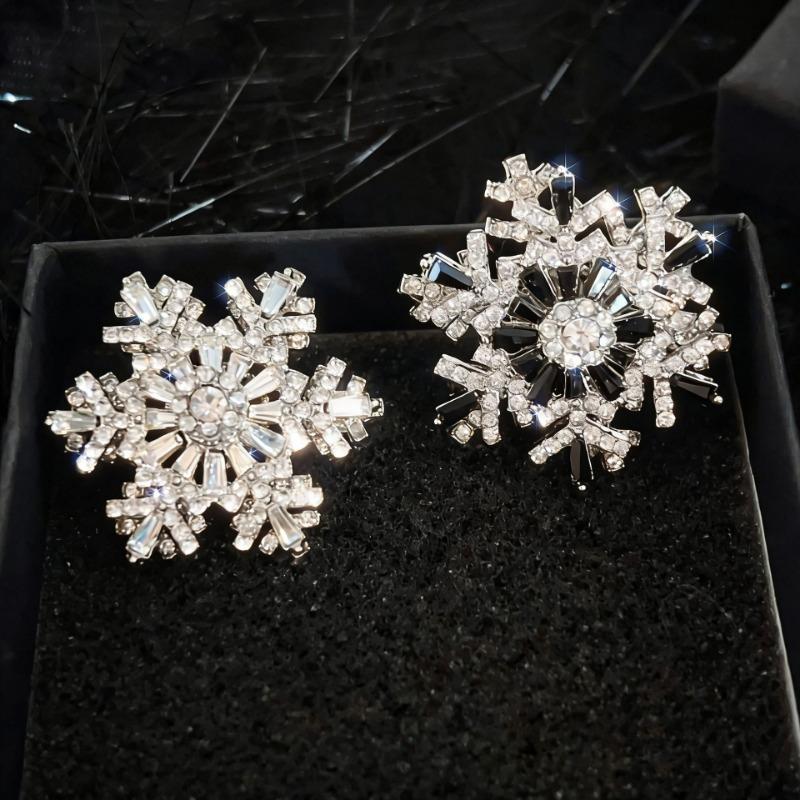 Rotating Snowflake Brooch for Women - High-end, Exquisite, Pleated Blouse Accessory, High-end Waist Cinch Brooch, Flower Pin