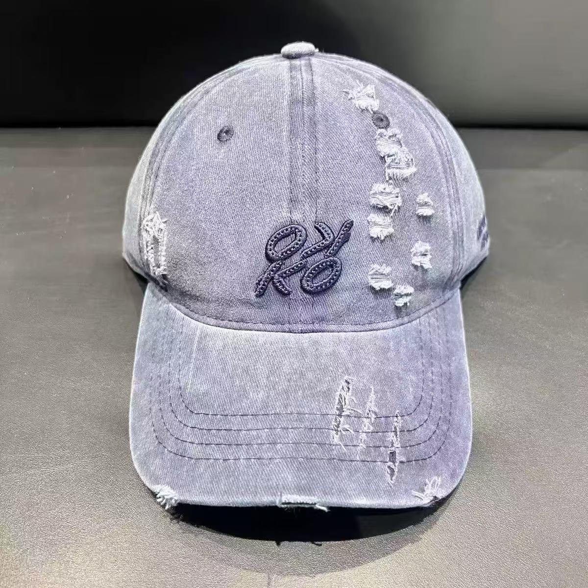 Retro perforated baseball cap, washed and worn, versatile sunscreen duckbill cap, suitable for men and women, adjustable Adjustable