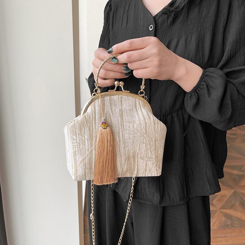 Retro Shoulder Crossbody Bag for Women Designer Bag Tassel Chain Shell Lock Clip Feminine Bag