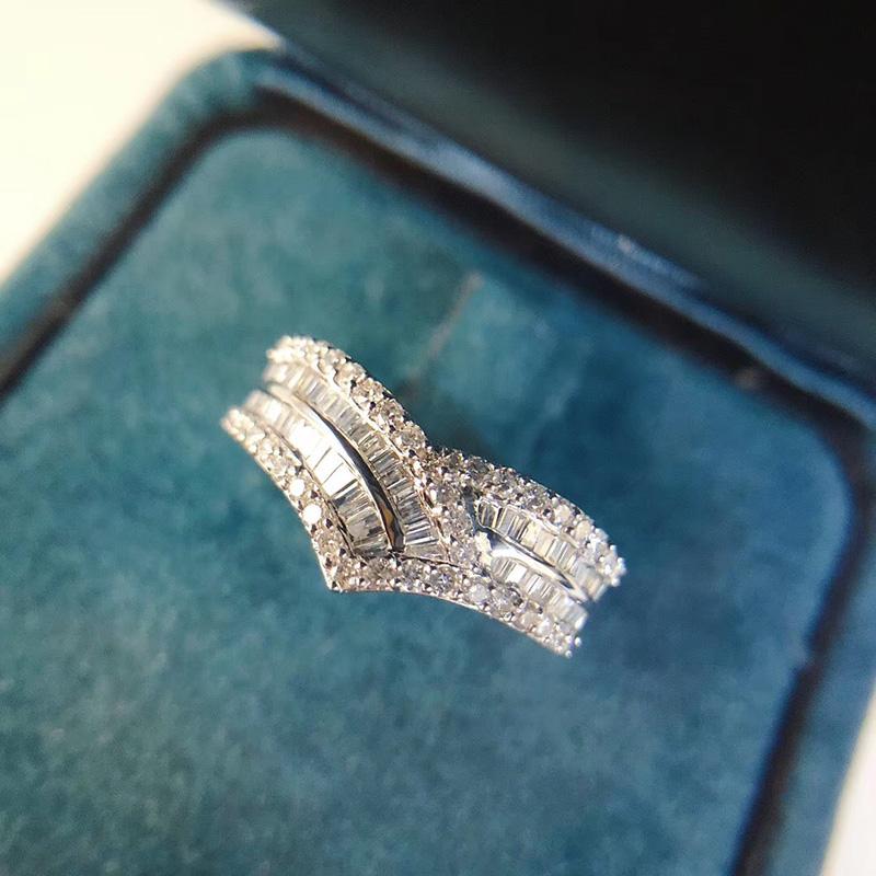 Huitan Fashion Wave Design Cubic Zirconia Rings for Women New Arrival Luxury Wedding Accessory Silver High-quality Jewelry
