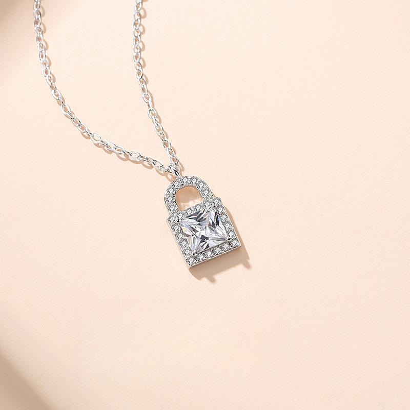 Small Lock Head Necklace, Sweet Diamond-encrusted Pendant, Collarbone Chain, Korean Version of Beautiful Temperament, Gift for Girlfriends