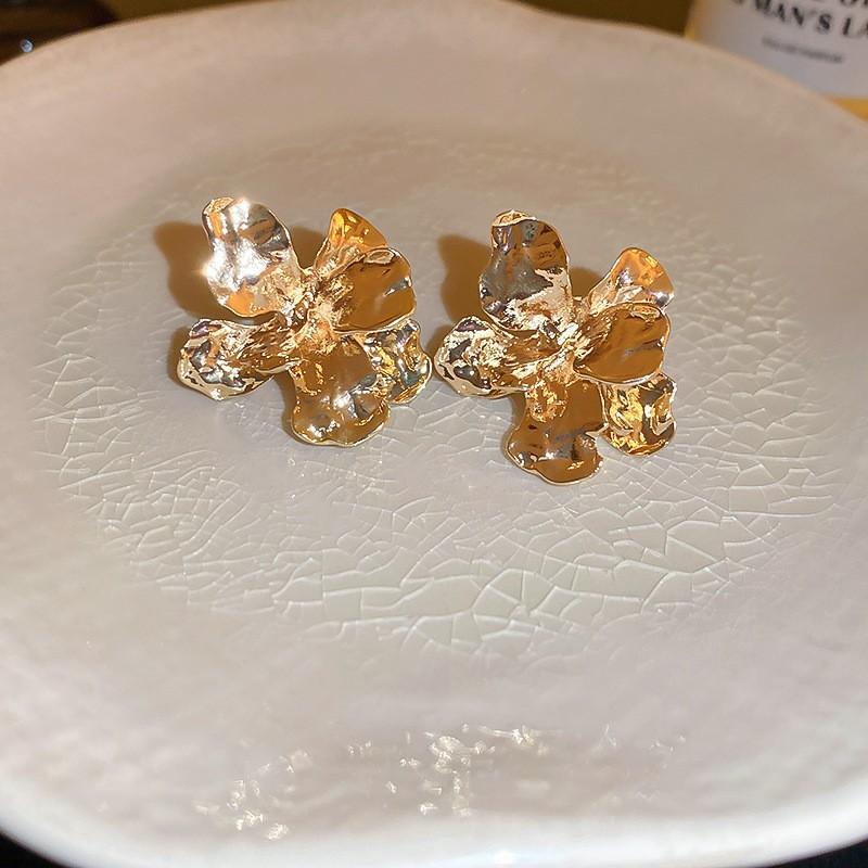 Silver Needle Medieval Round Flower Fringed Earrings Retro Metal Stud Earrings Temperament Light Luxury Earrings Women