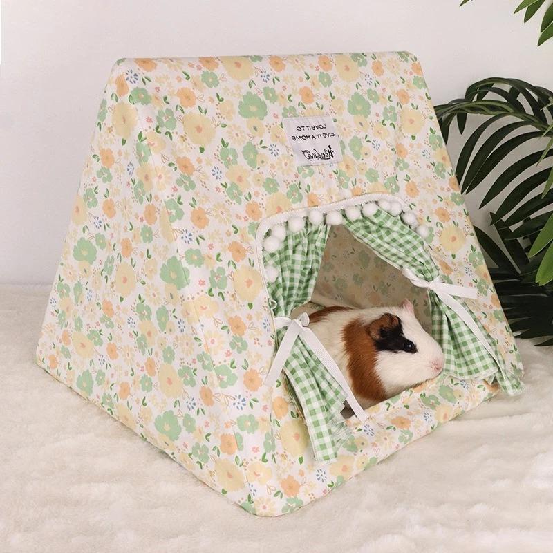 Small Pet Tent Hideout House Bottomless Cozy Sleeping Tent for Rabbits Guinea Pig with Cute Curtains Floral Print Hamster Cage