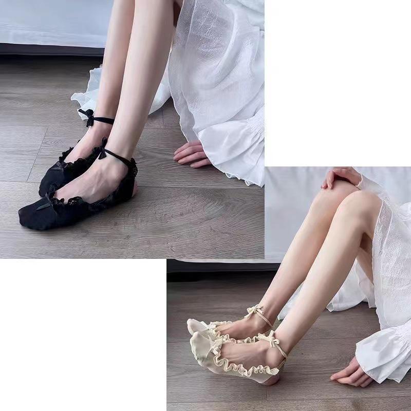 Japanese Style Women's Lace Trim Ankle Socks, Ballet Style with Straps, Low Cut, Invisible Design for Spring/Summer, Perfect with Small Leather Shoes.