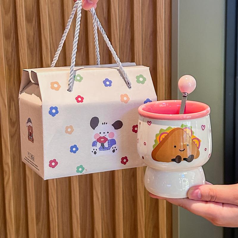 Birthday gift, girl holding a coffee cup, high-value ceramic latte cup, household drinking cup, and mug as a souvenir.