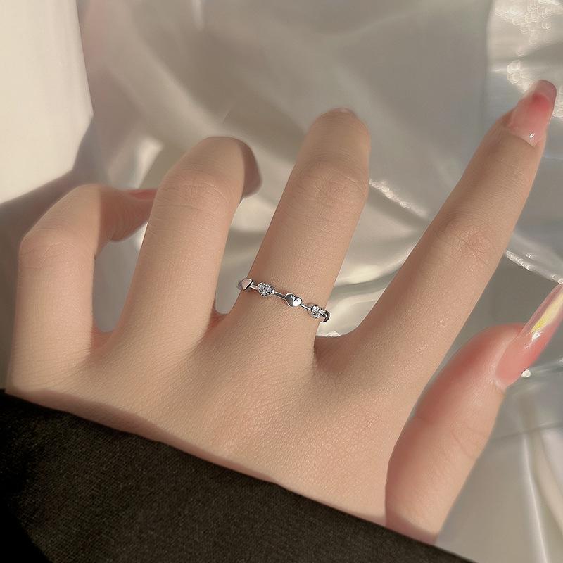 Bague Ouverte en Or Exquis: Style Japonais & Coréen, Alliance Fine Incrustée de Diamants, Empilable & Élégant Bijou de Doigt