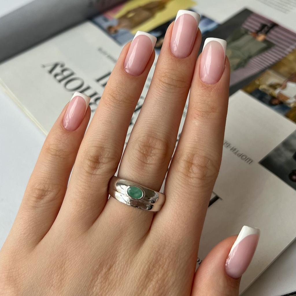 Srebrny pierścionek z naturalnym szmaragdem o masie 0,4 ct, masa produktu 6,32 g (2140719)