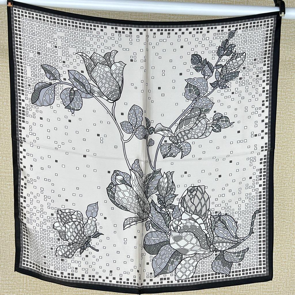 Minimalist Style Silk Scarf Women'S Spring Mulberry Silk Small Square Scarf High-End Decorative Scarf Medium Square Scarf