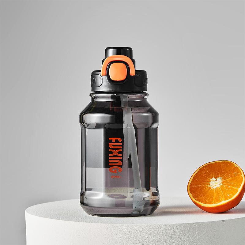 

Летний спортивный стакан с соломинкой, универсальный, для фитнеса, для улицы, портативная бутылка для воды, высокая ценность, простой пластиковый стакан, термостойкий 850ml чёрный