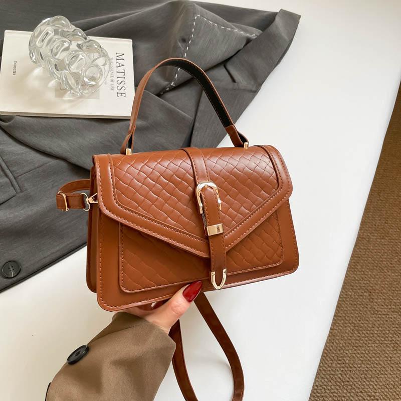 Маленькая свежая сумка студентка новая простая и универсальная портативная маленькая квадратная сумка нишевая мода сумка через плечо мессенджер коричневый