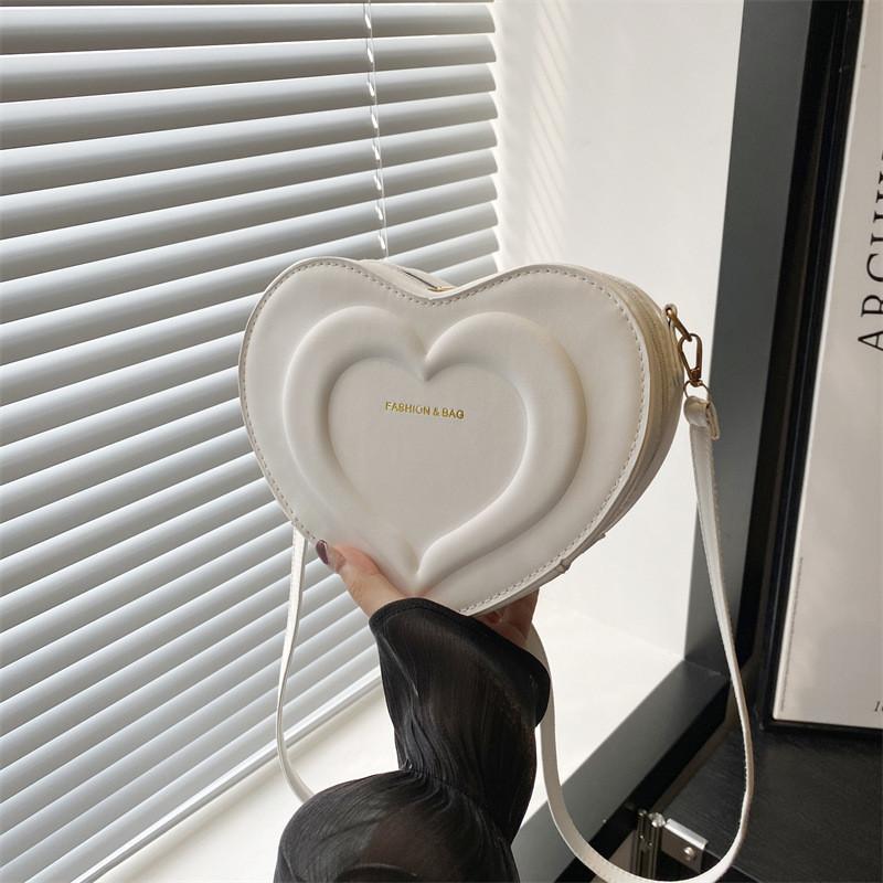 Chic And Modern Simple Heart Printed Crossbody Bag In Vibrant Colors For Everyday Use