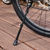 Suport pentru biciclete cu picior din cauciuc Lungimea piciorului reglabil Design tamponat cu arc Din aliaj de aluminiu Suport spate pentru biciclete Suport lateral