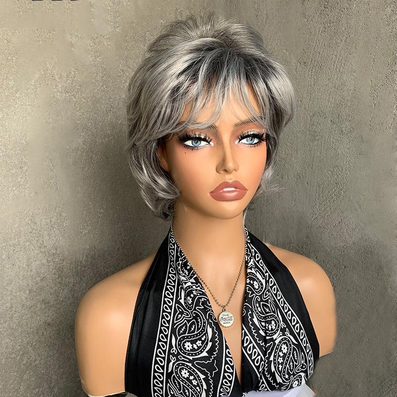 Krótkie naturalne peruki z grzywką miękkie włosy mamy do codziennego użytku szare ombre kręcone syntetyczne włosy peruka na imprezę kostiumową dla kobiet włókna odporne na ciepło
