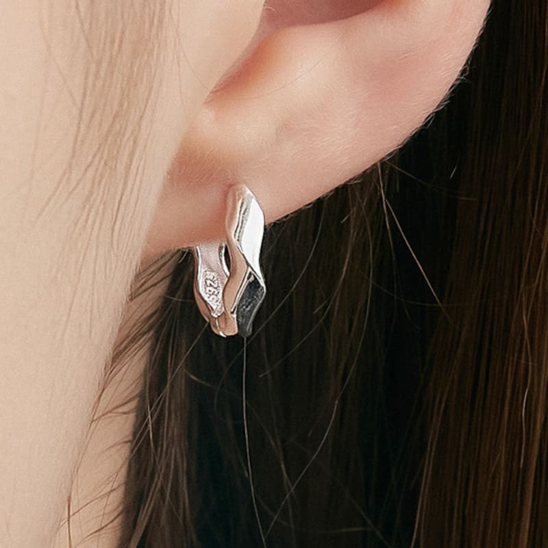 

UNI.J [Cotidiano] Twist Silver Earring Ie400 single