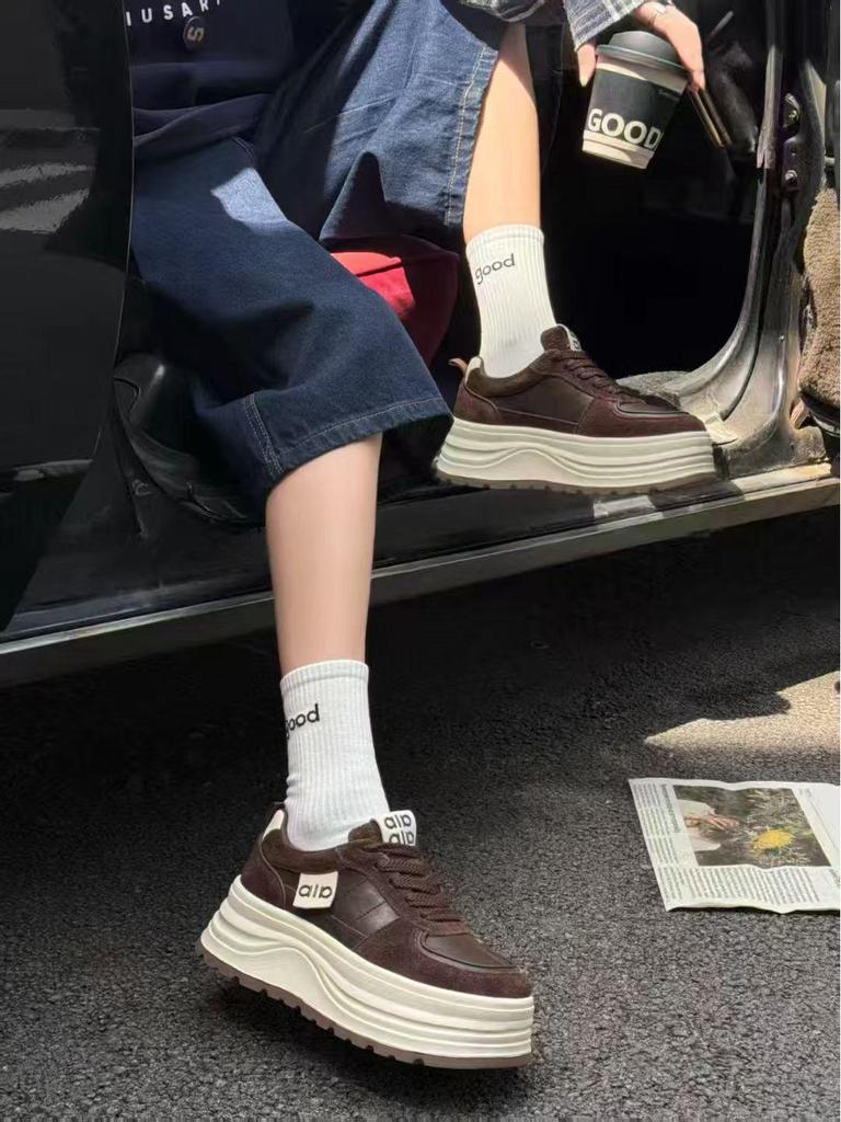 Damskie sneakersy na platformie z prawdziwej skóry na Jesień/Zimę 2025, Gruba podeszwa, Drobny fason, Styl europejski, Wszechstronne, Dodające wzrostu.