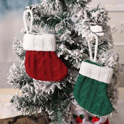 Mini Grüne Gestrickte Weihnachtsstrumpf-Ornamente zur Baumdekoration