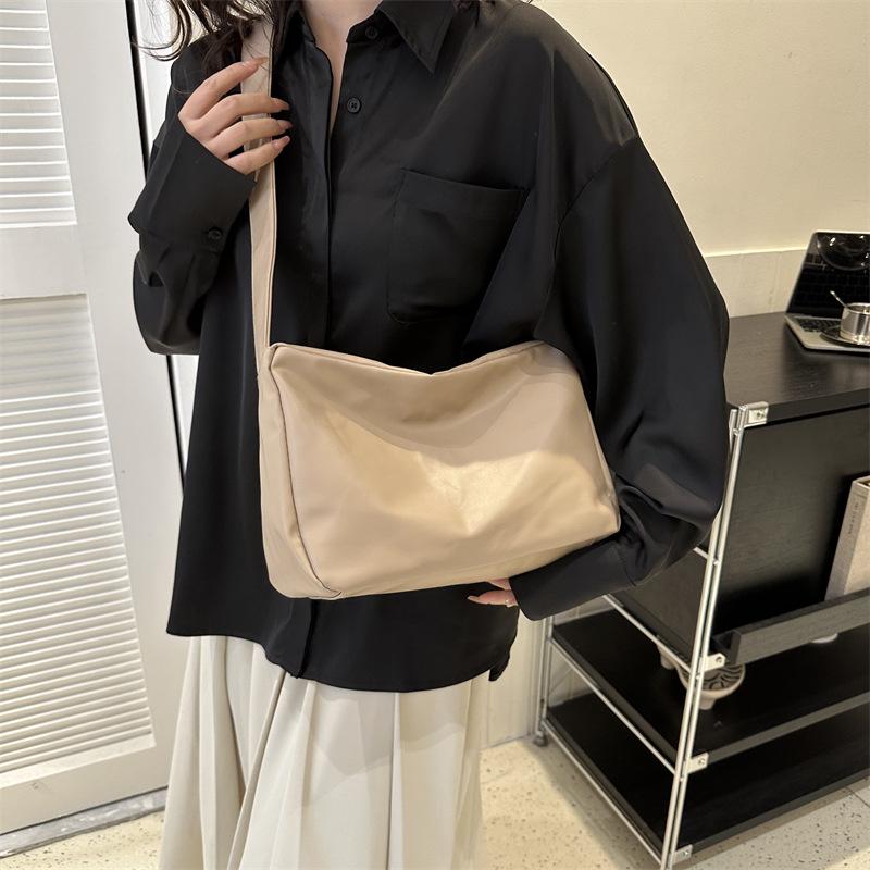 Large Capacity Bag 2025 New Bag Women's Fashion Simple Commuter Bag Messenger Bag Feeling One Shoulder Portable Tote Bag