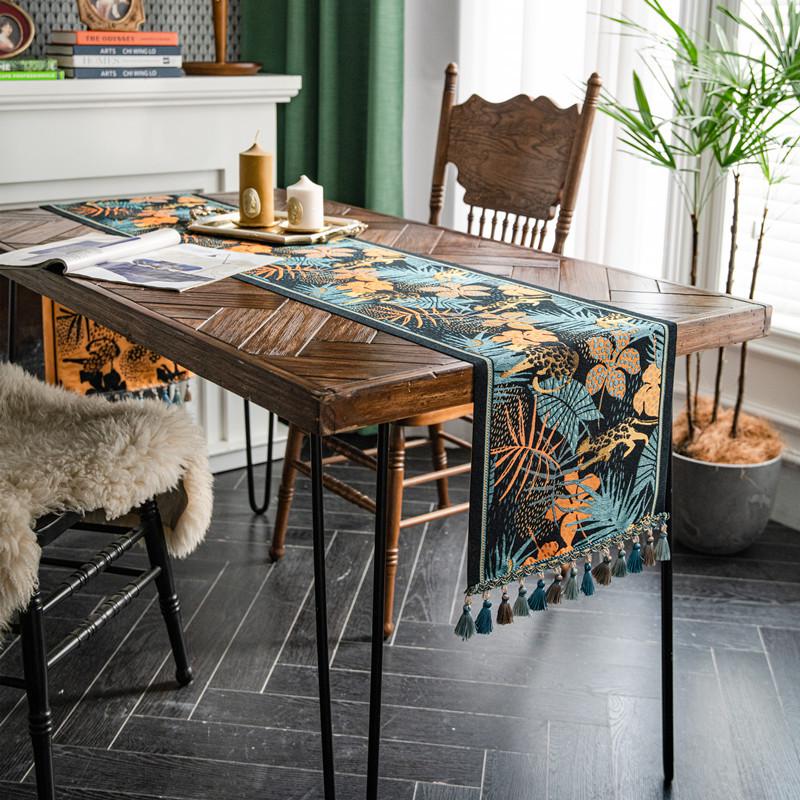 American Retro Yarn-Dyed Tropical Rainforest Jacquard Table Runner with Tassels
