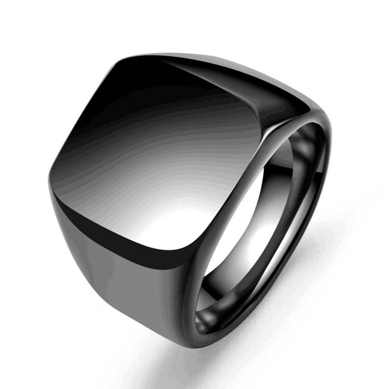Titanium Steel Ring: Fashionable Men's Stainless Steel Hand Jewelry in European and American Styles.