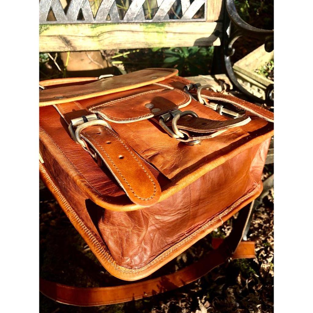 Cool leather shoulder bag, leather bag + handle, stylish leather messenger, crossbody/shoulder bag, unisex leather satchel, fairtrade purse