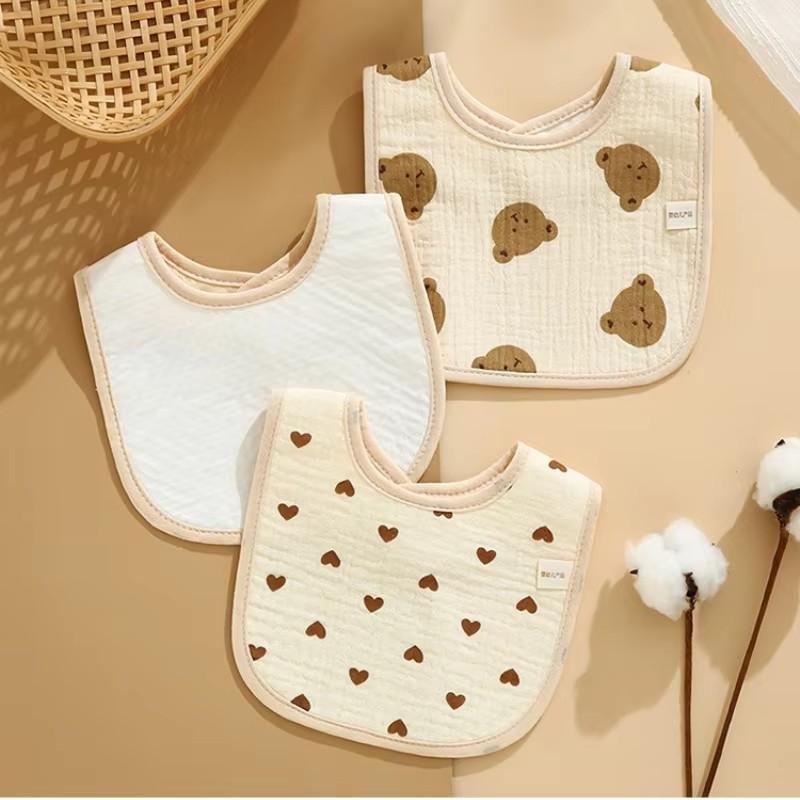 7 Stück Baumwoll-Baby-Lätzchen Wasserdichte Spucktücher Neugeborenen-Speichelhandtuch Cartoon-Druck Baby-Accessoires Baby-Fütterungslätzchen Artikel
