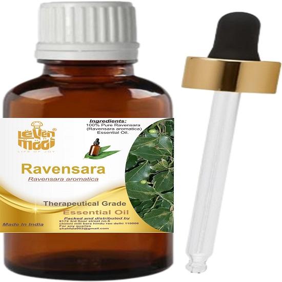 Levenmooi Ravensara (Ravensara aromatica) Čistý a přírodní esenciální olej terapeutické kvality ve sklenici