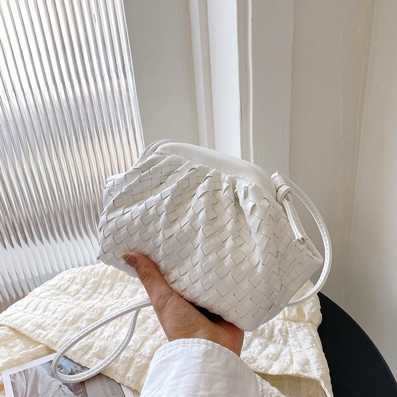 Molnväska En Mångsidig Trendig och Enkel Enkelaxlad Crossbody Liten Väska för Damer