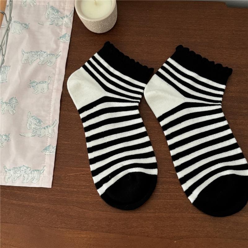 Ladies Spring and Summer New Sweet Bow College Style Leisure Boneless Short Tube Socks