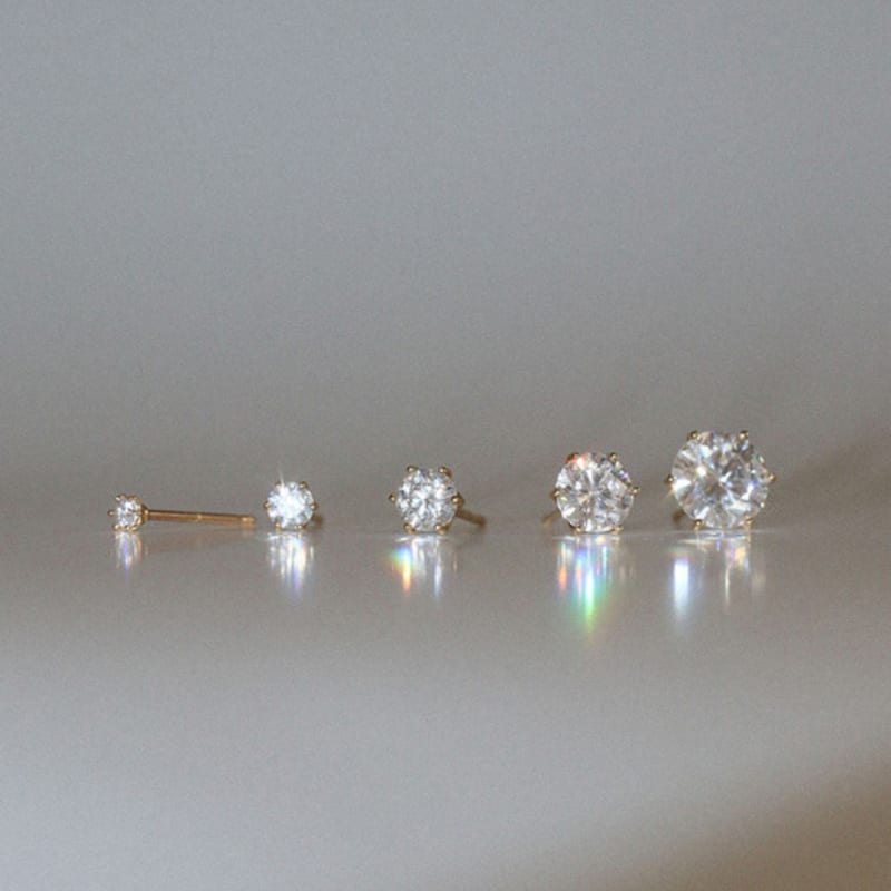 Nowoczesne kolczyki z moissanitem 14-karatowego złota, 6-ząbkowe, prezent rocznicowy