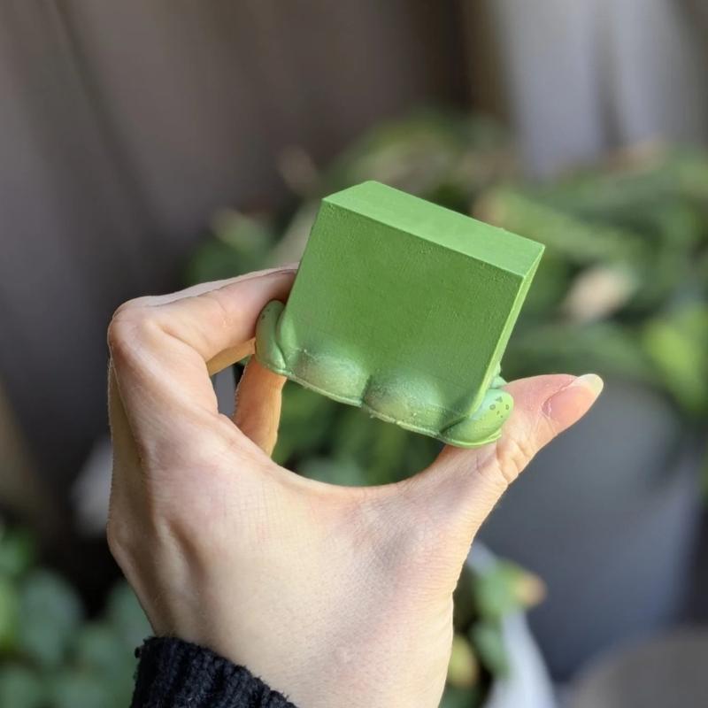 Cartoon Frogs Sculpture Home Office Decors Resin Animal Figurine for Office Home Shelf Display Kids Adult Collection