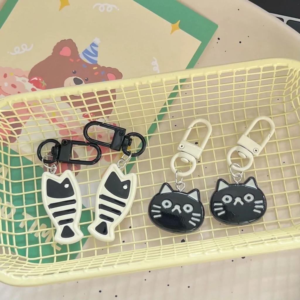 1pair Cute Little Cat Keychain Creative Fish Kitten Resin Cartoon Pendent Fashion Bag Accessories for Couple Gift Car Key Chains