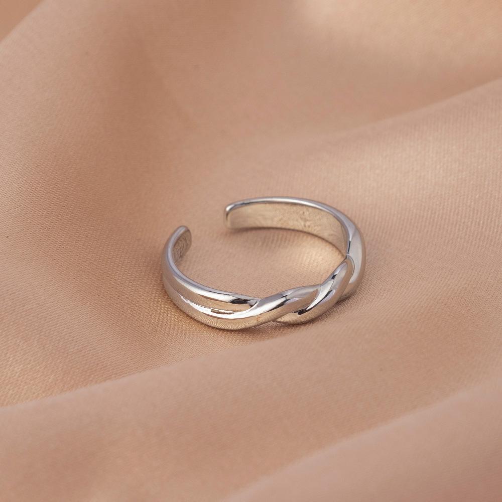 

Unisex Zircon Ring: Light Luxury, Niche Design, Non-Fading, Adjustable, Plain Band, Statement Accessory