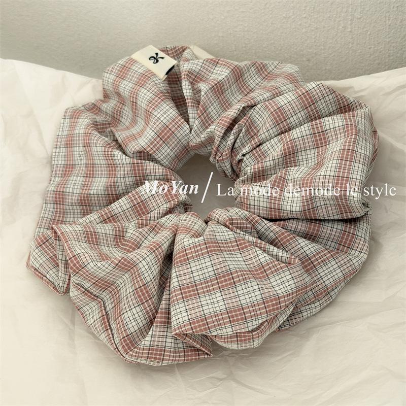 Big Intestine Hairband with Sweet Style Ponytail Hair Tie At The Back of The Head with A Large Hair Tie At The Top of The Head
