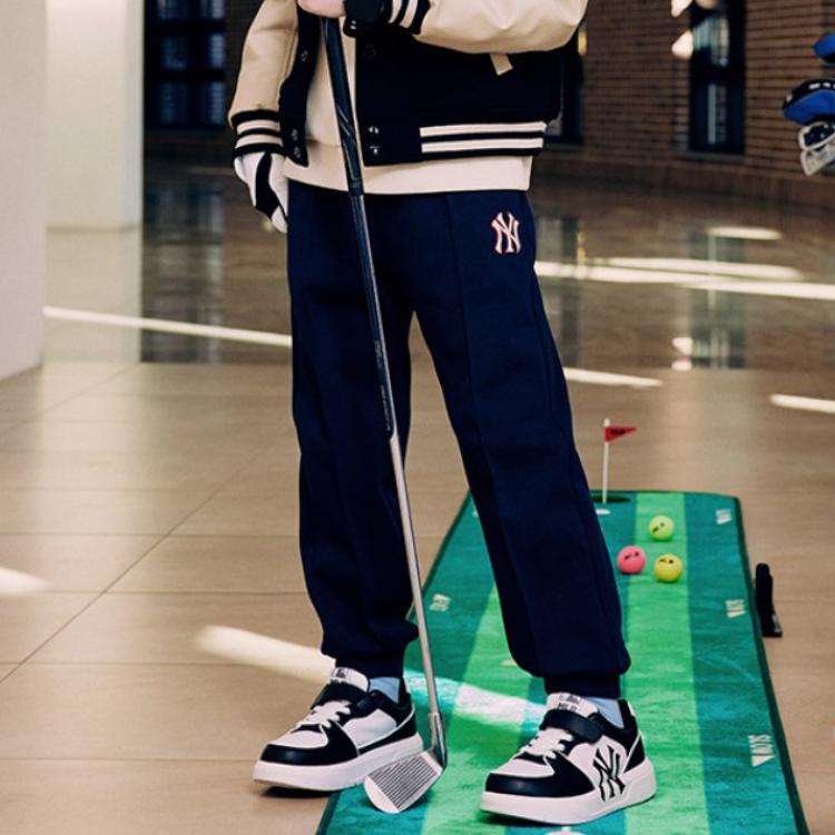 New MLB Saffiano New York Yankees Abrasion Resistant Low Top Kids' Skateboarding Shoes Black White Kids' 7ASXLB14N-50BKS