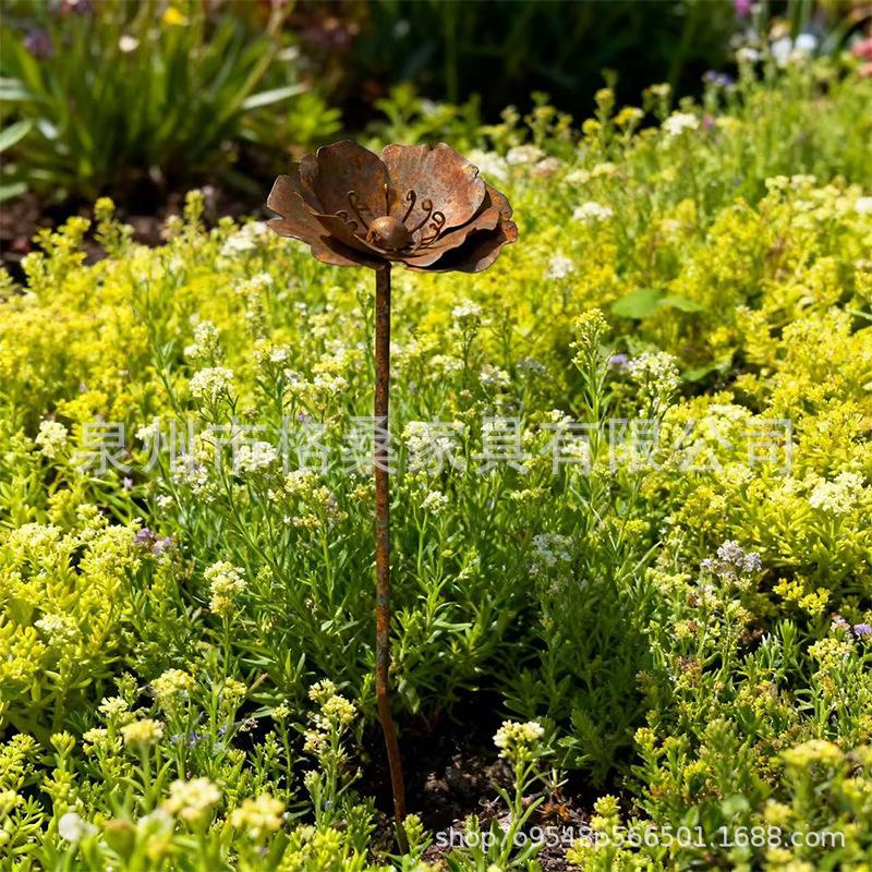 Outdoor Metal Garden Stake Flower Sculpture Decorative Yard Ornament Iron Flower Plant Stake for Lawn Patio Pathway Accent