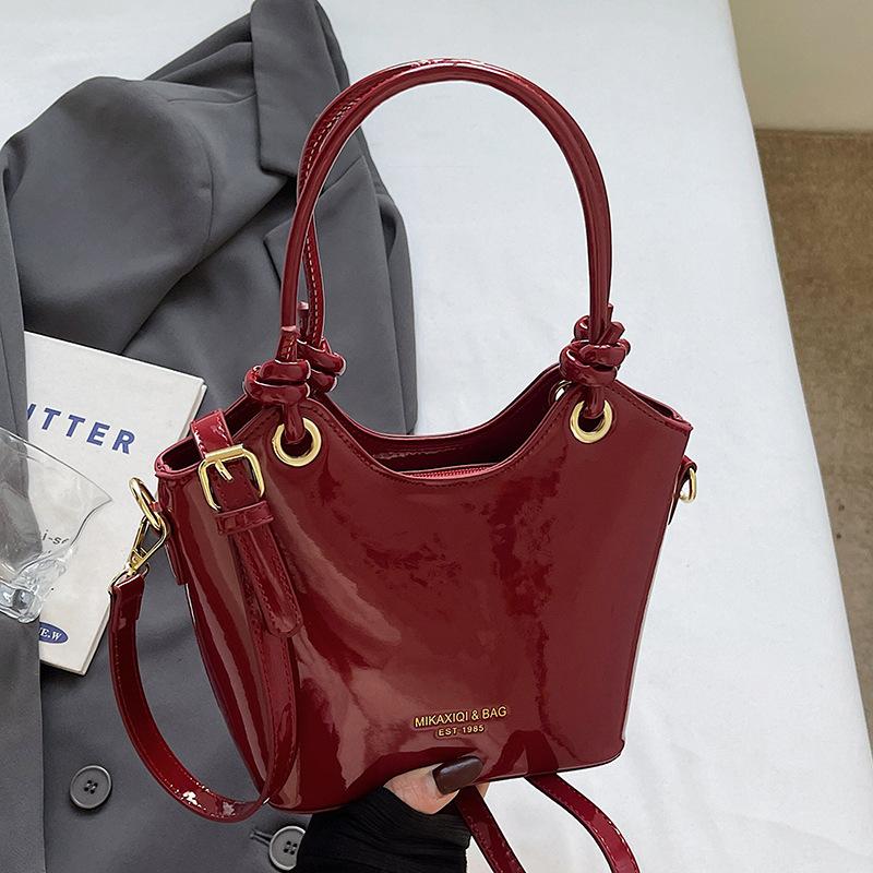 

Популярная простая ретро высококлассная текстура яркая кожа ручная сумка-ведро универсальная для поездок на работу иностранный стиль на одно плечо сумка-мессенджер сумка fema