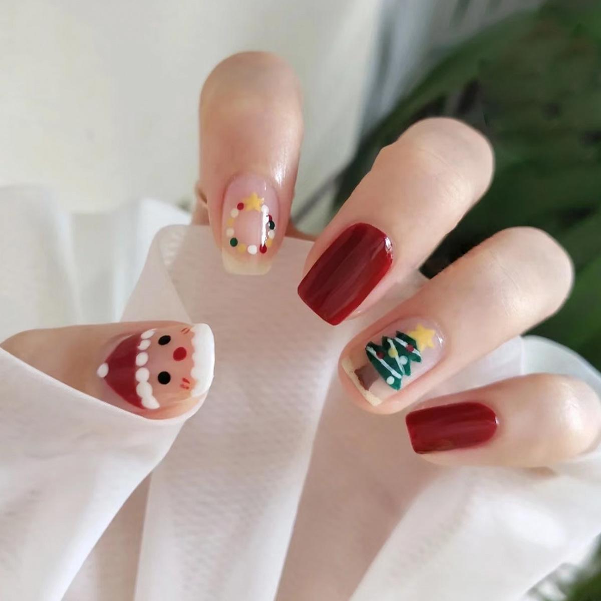 

Santa & Tree Short Square Press-on Nails: Reusable Christmas Wreath Design