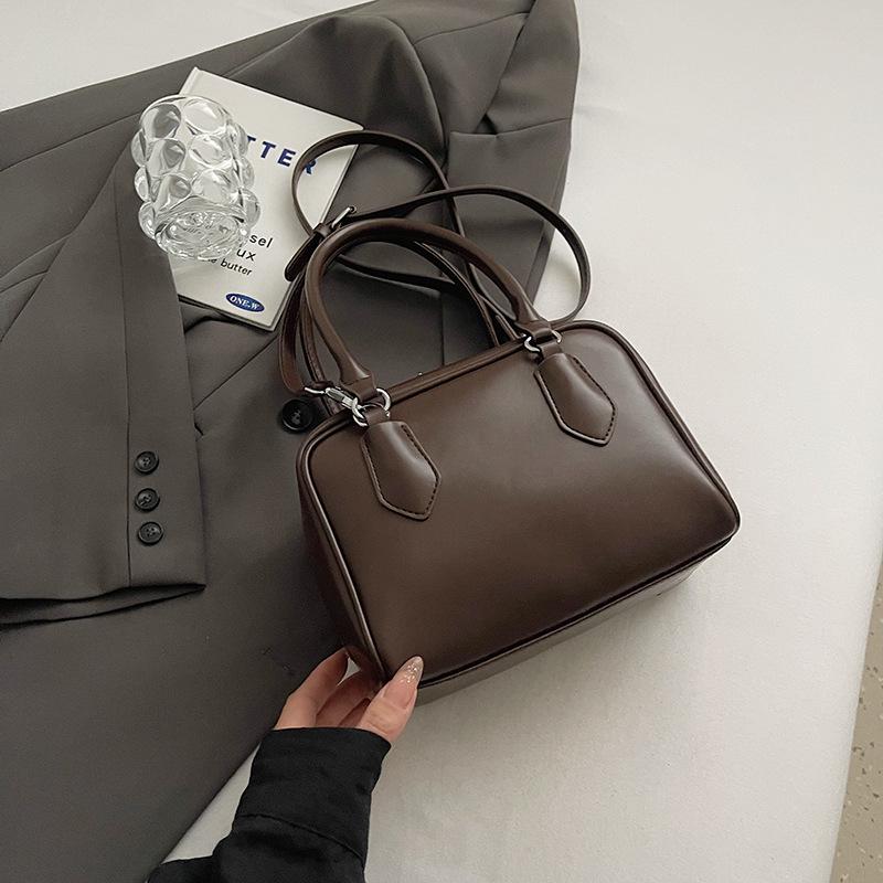 

Популярна цього року жіноча сумка Бостон, універсальна осінь і зима 2024, нова повсякденна сумка через плече, сумка-подушка для приміських поїздок