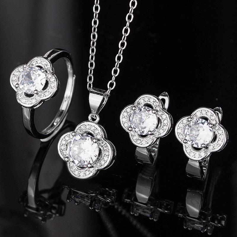 

Набор «Бриллиантовый лотос»: Желтый кулон, серьги с зелеными бриллиантами и кольцо с драгоценным камнем для женщин Cross Chain White Gold [40+5cm] белый