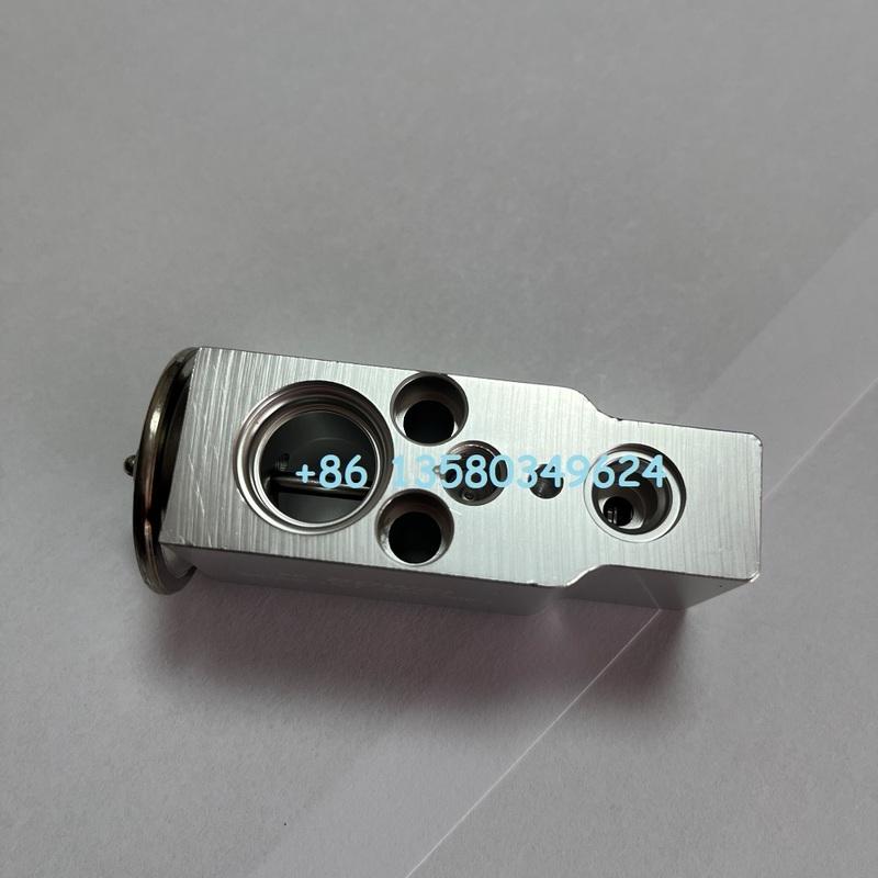 11Q6-90551 Excavator Parts R220LC-9S R215-9S Excavator Expansion Valve 11Q690551
