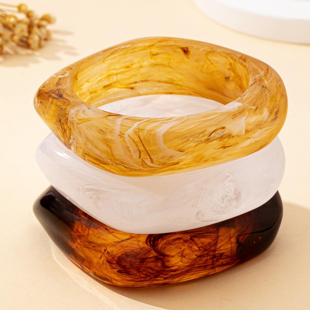 A Women's Bracelet, Resin Exaggerated Design with Polygonal Translucent Wide Bracelet, Suitable for Daily Wear and Vacation Wear