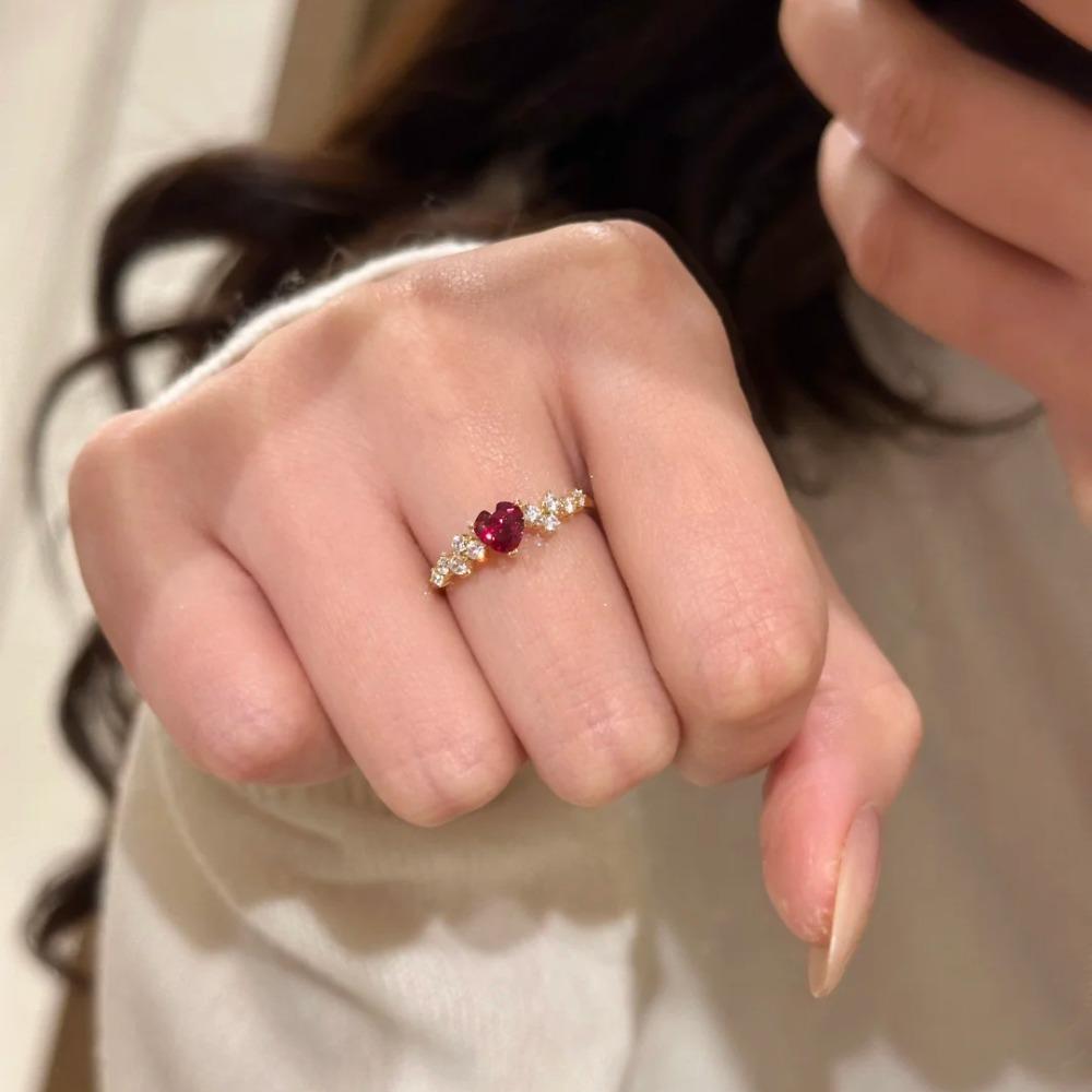 

French Vintage High Carbon Small Heart Ring for Women Fashion Light Luxury Red Corundum Diamond Ring Adjustable
