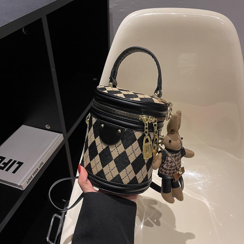 Today's popular small bags for women's spring new fashion niche messenger bags, textured rhombus portable bucket bags