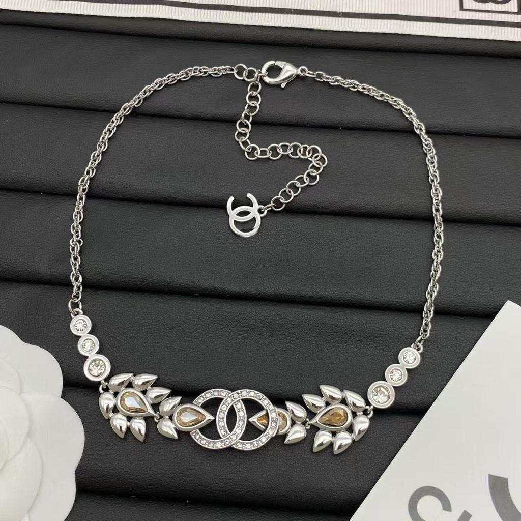 Diga 2025 Náhrdelník s písmenem z kamínků: Elegantní Dámské Šperky Vyšší Třídy