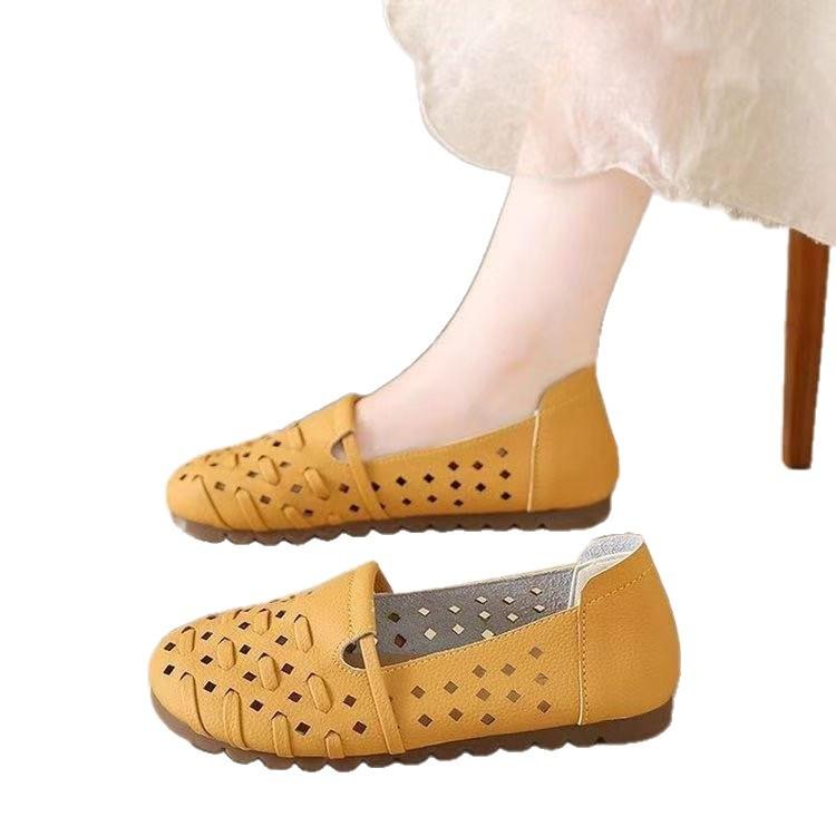 Chaussures trouées respirantes pour femmes 2025 été nouvelles chaussures simples creuses semelle souple tendon de bœuf chaussures décontractées pour mères à enfiler à fond plat