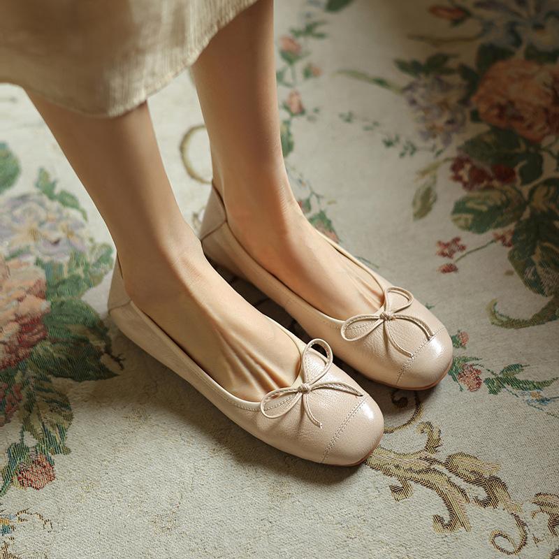 Französische Ballerinas aus weichem Leder mit flacher Sohle Damen 2025 neu Frühling und Herbst runde Spitze flacher Ausschnitt Einzelne Schuhe zum Hineinschlüpfen Oma-Schuhe