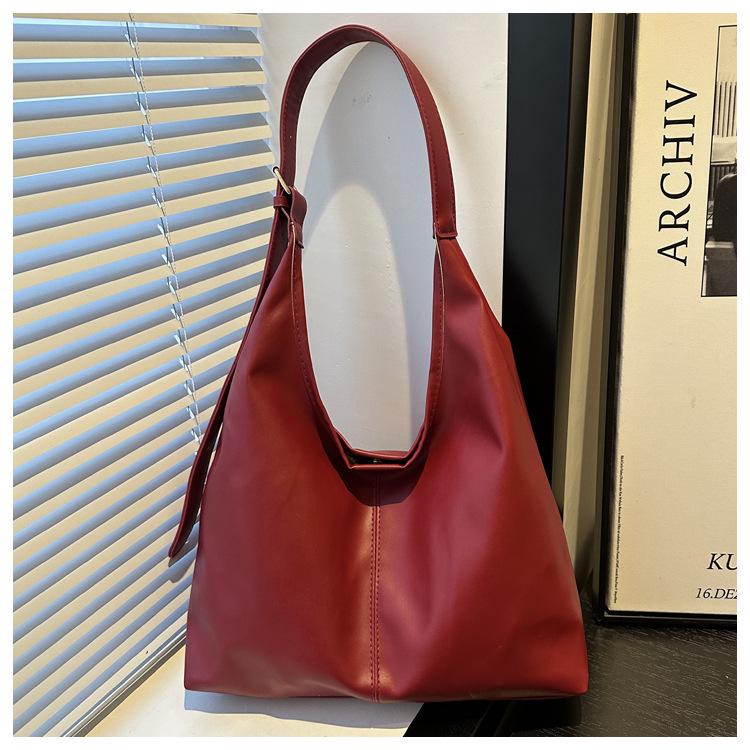 Women's Large Capacity Retro Shoulder Tote - Trendy European and American Style